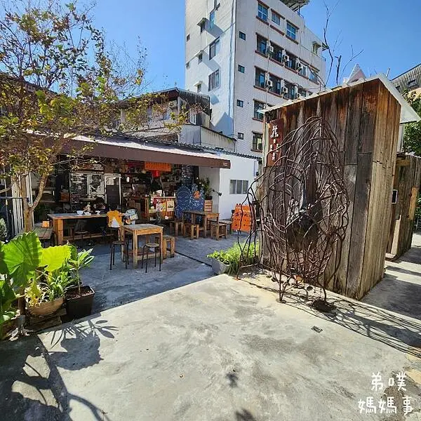 【台南‧東區】國華街小路漫步│豆腐洋行國華店、盛牛肉湯、豬飼料柑仔店-新玉香（友愛店）