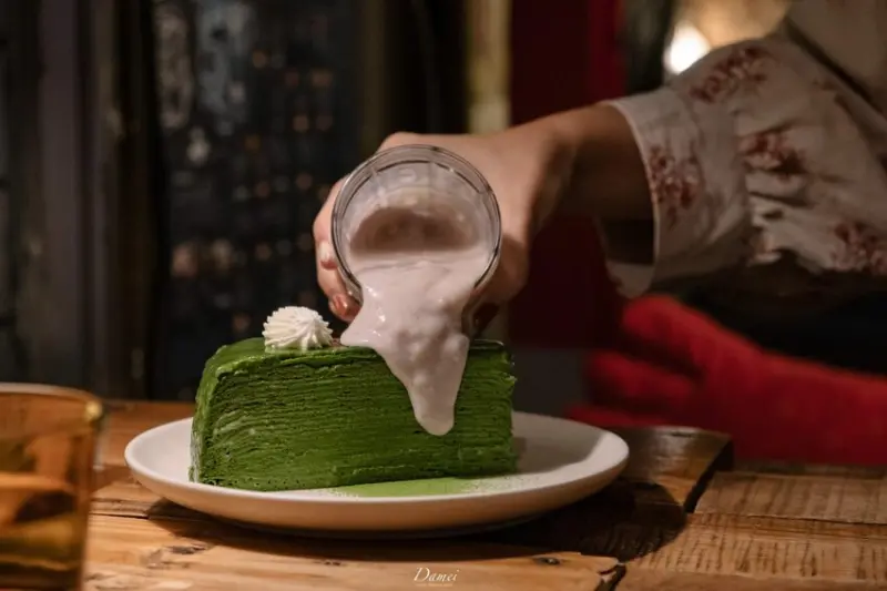 基隆仁愛｜金派甜點-空間裡藏滿了寶藏，一份浮誇千層捨不得完食 - 大妹吃太飽