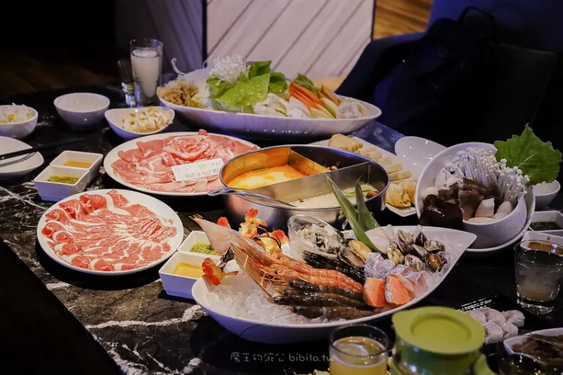 台北市中山區22:02火鍋。樂活 美麗華店 吃過一次會上癮的人氣火鍋店  中山區火鍋推薦