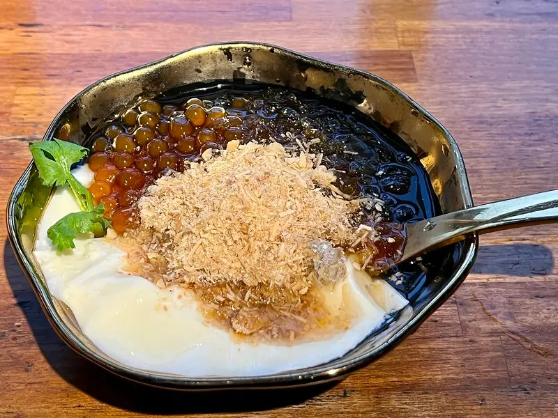 【台灣，宜蘭縣，礁溪鄉】『白水豆花』超熱門的小店，搭配麥芽糖花生粉、粉圓、