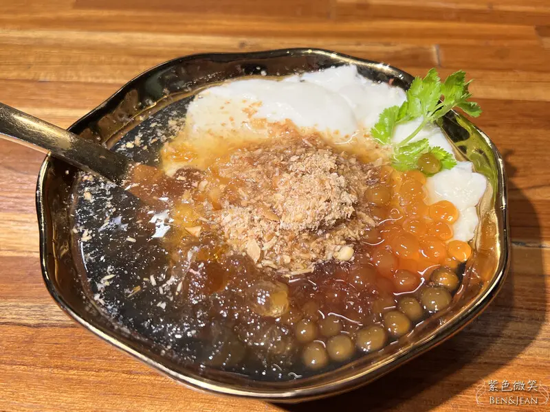 宜蘭縣礁溪鄉白水豆花 宜蘭礁溪創始店》日式文青手工鹽滷豆花，現刨麥芽糖+桃膠豆花最推薦