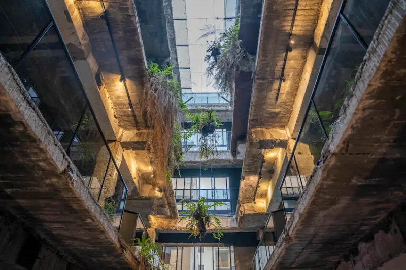 台中住宿 植光花園酒店 – SOF Hotel｜綠色植栽老宅改建～保留天井原貌，陽光灑下好清新