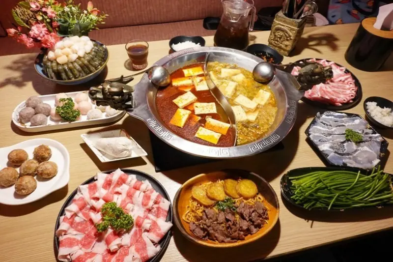 【食記】內湖美食四川龍府火鍋，麻辣鍋/酸菜魚，再三回味的四川風味、重慶風味