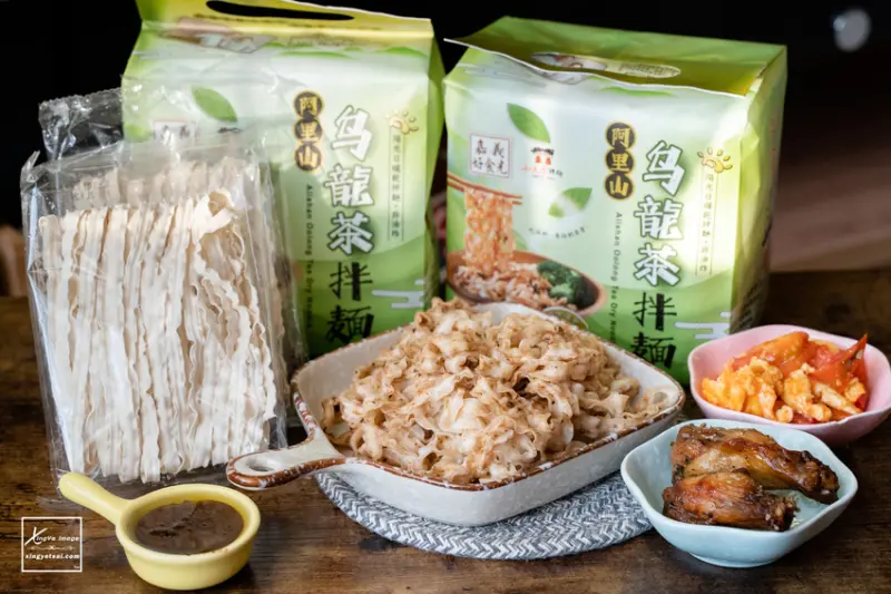 宅配｜拌麵推薦【小夫妻拌麵】阿里山烏龍茶拌麵 / 首創茶香入麵，絕妙好滋味。 - 快門下的幸福