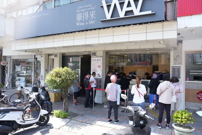 台中清水美食 華得來｜台中海線限定「最強手搖飲店」排隊也要喝到　超人氣「真材實料鮮果茶」在地人也激推