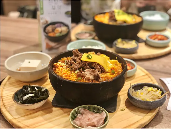 【台北美食￭信義區】韓姜熙的小廚房 x 泡菜起司部隊鍋，還有免費韓式香草霜淇淋吃到飽！║台北美食、韓式料理