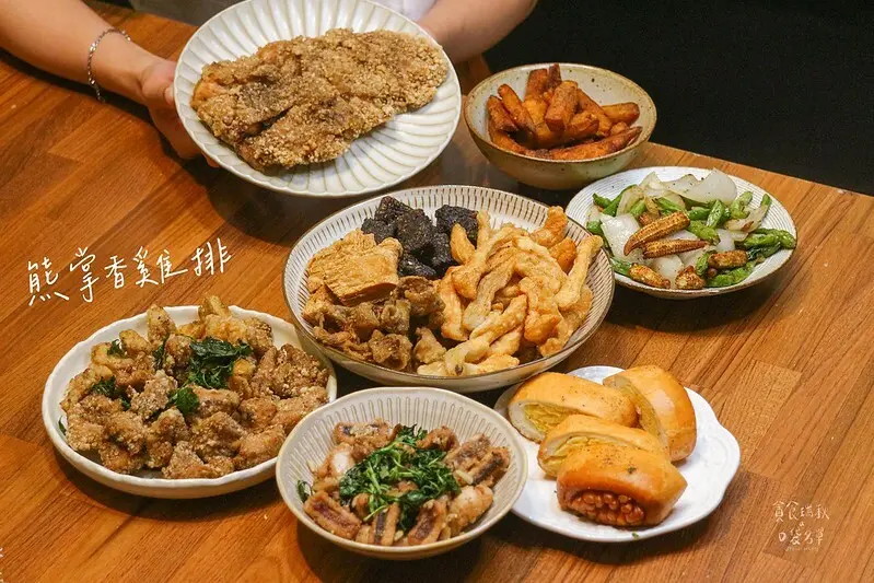 台中西區｜獨家特製調味鹹酥雞，炸得鹹~香~酥！買鹹酥雞竟然還能算命？｜熊掌香雞排