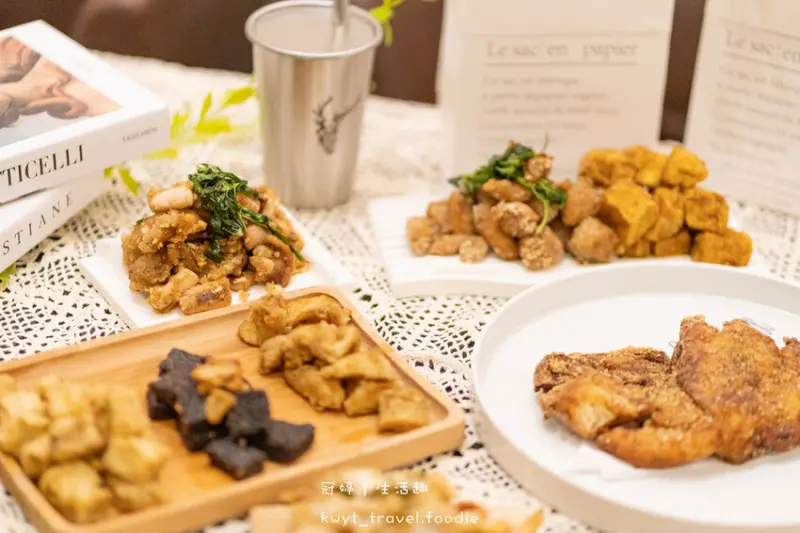 【熊掌香雞排】可問事的雞排店！？台中西區宵夜美食推薦，炸物15元起，療癒系深夜食堂│菜單