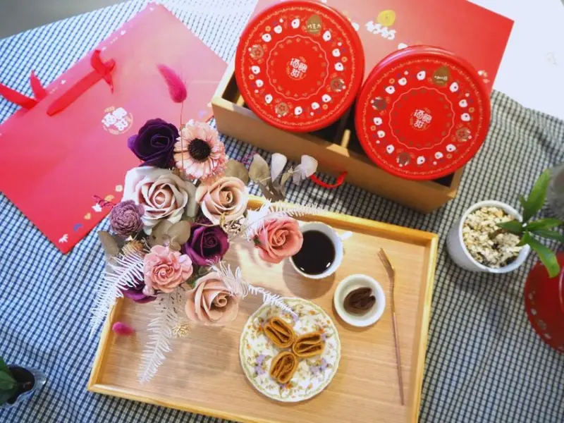 中秋節秒殺訂購禮盒，酒飽甜「空氣感」微笑 :D 千層蛋捲，好吃不掉屑