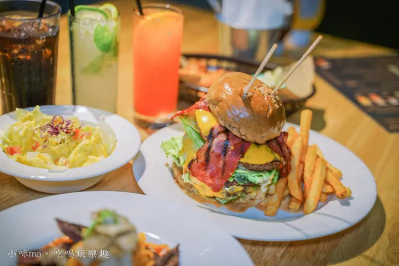 Stan & Cat 史丹貓美式餐廳 西門店 ▏浮誇3倍大手打牛肉漢堡你吃過嗎?!  還有大份量早午餐。新推出經典調酒系列 西門町慶生、聚會首選。捷運西門站