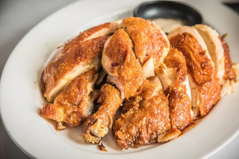 台北市士林區松竹園土雞城｜土雞自己養，米其林黃金脆皮雞必點！滿額還送小饅頭