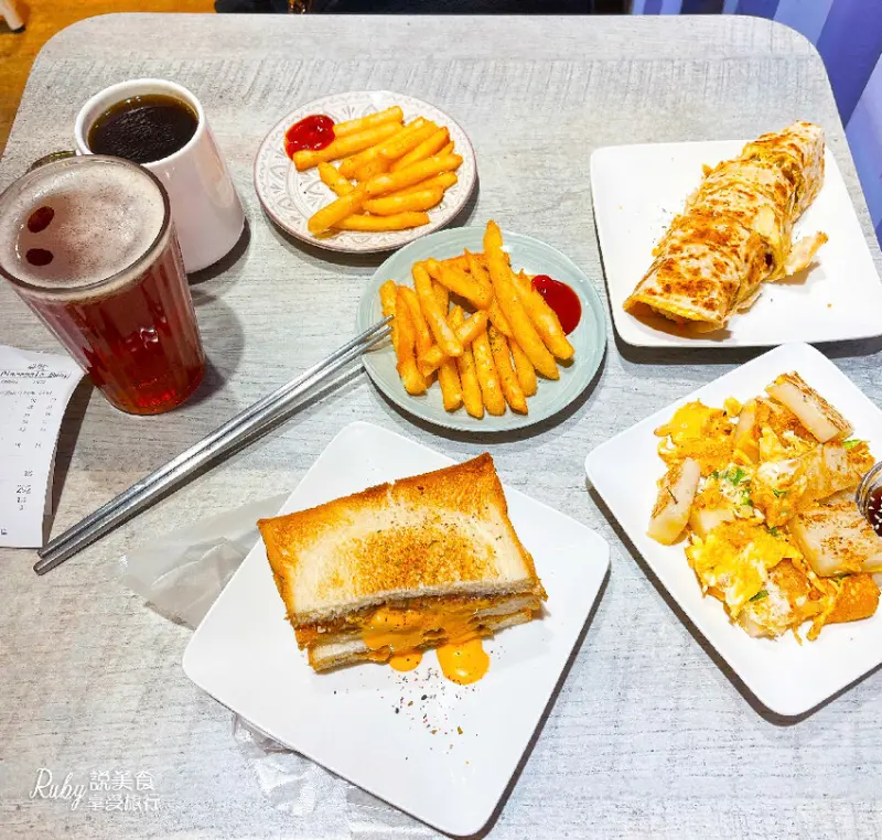 【新北板橋美食】鳳梨寶堡Pineapple Baby ，起司瀑布老闆給的不手軟，吐司系列都好推，聽說是芋泥悾控的最愛，堅持手作的早餐店