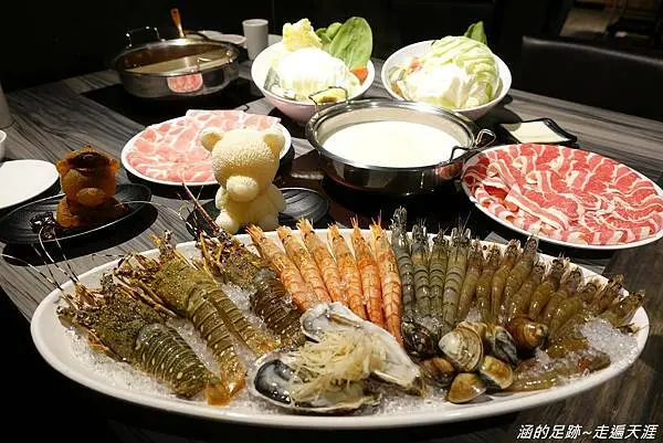 [內湖火鍋] 圓味涮涮鍋(內湖文德店) ~ 超可愛小熊泡湯火鍋，澎湃戰龍蝦爆鍋套餐
