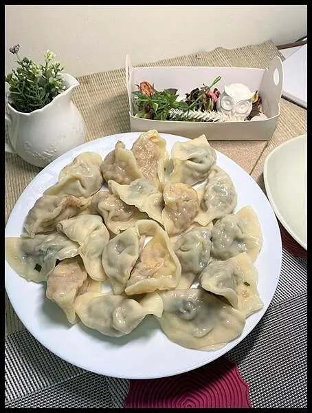 小伍妹麻辣涼麵 - 手工冷凍水餃🥟升級上市-宅在家的備糧超方便的水餃一定要的啊！