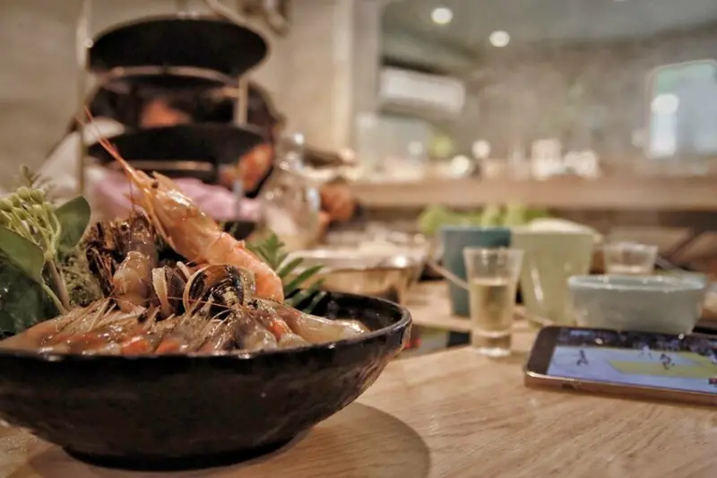 新竹鍋物/湯作鍋物，天然蔬果熬煮的湯頭，近巨城購物中心的文青鍋物