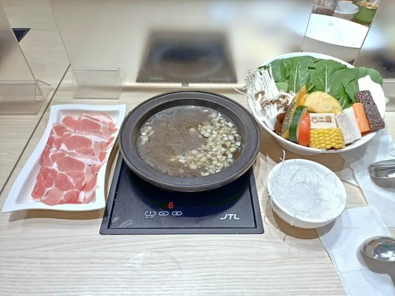 新北市樹林區樹林美食|石二鍋-樹林家樂福店，全新裝潢帶來全新感受!