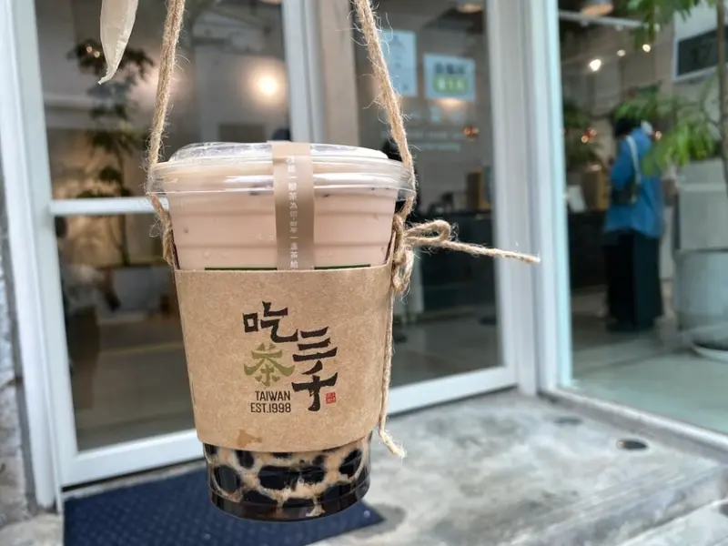 【台中南屯－吃茶三千台灣概念館】一杯$110元的濃茶香及順口微甜的珍珠奶茶