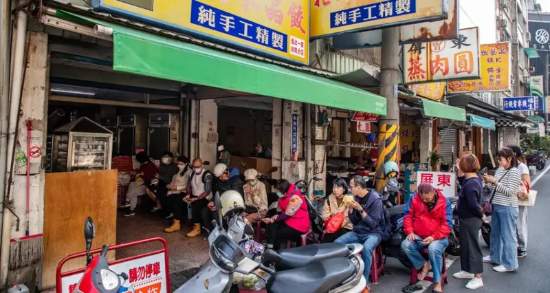 嘉義市東區北回水晶餃｜還沒出爐就大排隊秒殺！晶瑩剔透好吃水晶餃