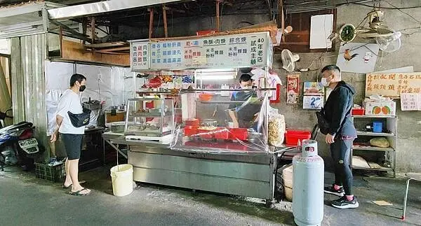 【板橋美食】阿志肉羹麵｜４０年老字號！在地人才知道的超便宜路邊攤美食