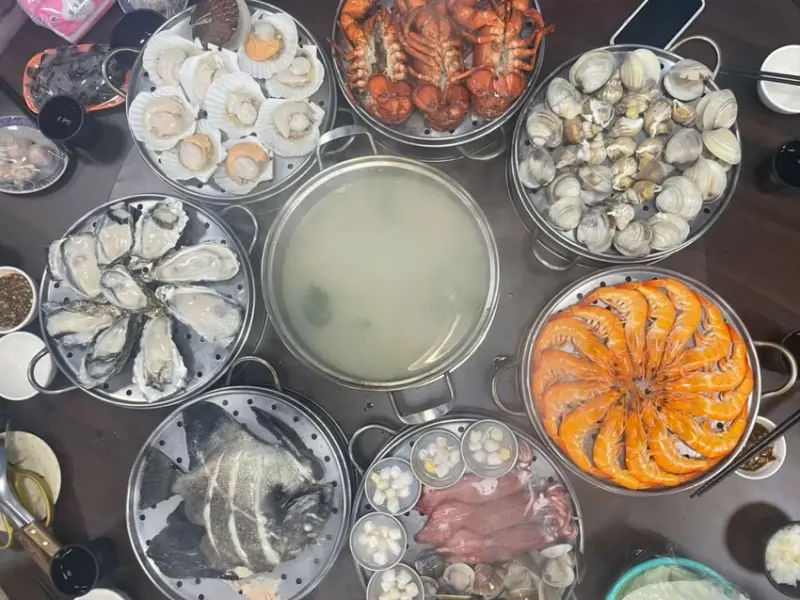 牛13海鮮塔沙茶爐｜台中美食 🏵 看照片就知道猴賽雷啊 🏵