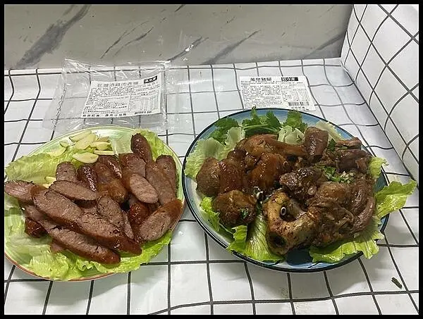 吃豬腳，添好運！【大成食品】萬巒豬腳 VS 花雕酒雞肉香腸 喜氣鮮紅的香腸,更有象徵長長久久的吉祥寓意;超