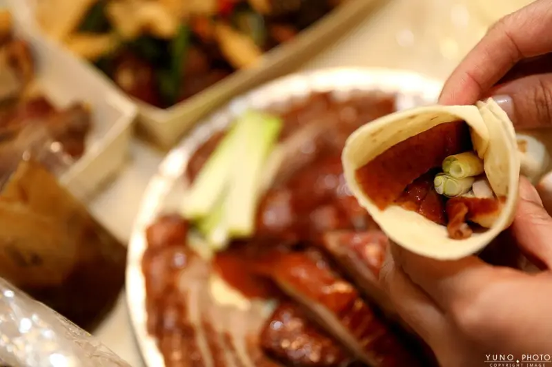 桃園市八德區邊境烤鴨｜必吃椒鹽鴨(鹹酥鴨)香酥不油膩的下酒菜 吮指煙燻滷味更是不能錯過。菜單價位(桃園八德烤鴨推薦)