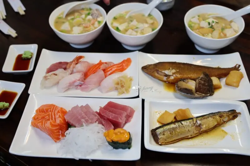 大稻埕 |  丸隆生魚行 迪化街永樂市場超人氣老攤位 料多味噌湯喝到飽