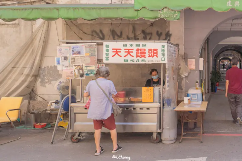 台中市中區古早味點心，紅豆炸饅頭5元就能吃到的點心，天天饅頭