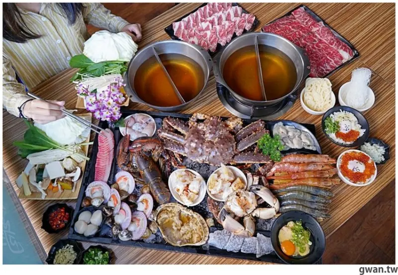 電話線又燒掉了～這間火鍋年終海鮮隨機升級，我用波龍換到超多膏的麵包蟹！ 