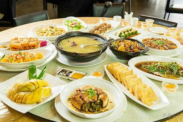 桃園龍潭合菜美食推薦-金皇天下館，一間把各色料理做到色香味鮮的好餐廳！全新推出母親節限定十人套餐，讓辛苦的媽咪也享受一下美食吧。