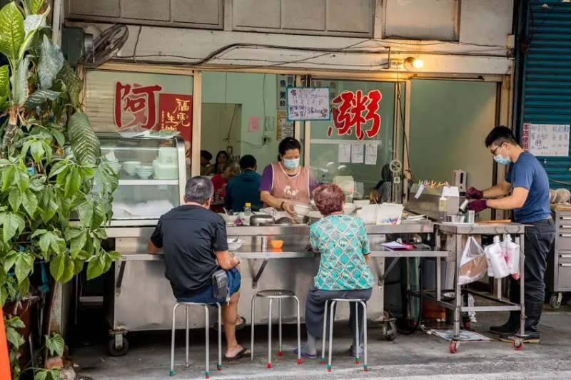 嘉義市東區阿文魚粥｜每日現殺新鮮大碗草魚粥，鄉民激推老字號魚粥店