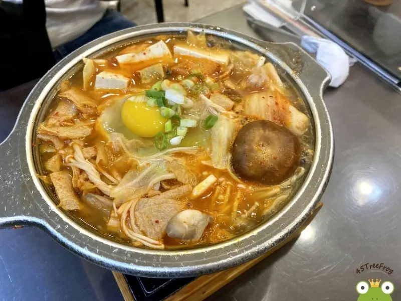 【美食週報EP41】台中美食．一級棒讚火鍋忠孝店｜忠孝夜市知名平價個人小火鍋｜只要150元就能自助吧吃到飽