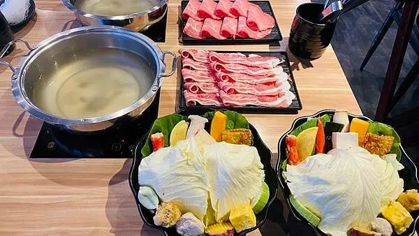 桃園藝文特區火鍋【上善若水海鮮鍋物】平日推出商業午餐219元/平價就能享受五星級鍋物/加選海鮮可免費升等主食和甜點