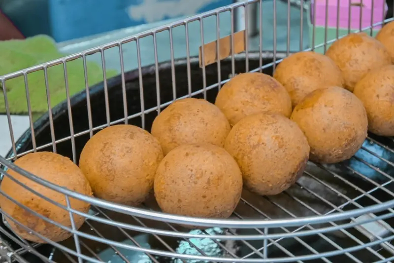 向拳頭一樣大的芋頭球你吃過沒?！芋頭控快收藏！超大顆芋泥球震憾眼球又綿密細緻！