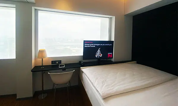 世民酒店citizenM｜躺在床上看絕美夜景！
