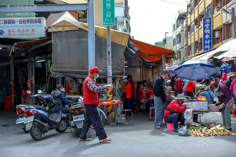 藏在市場好隱密，在地人才知道這攤啊！爌肉飯＋半熟蛋好美味
