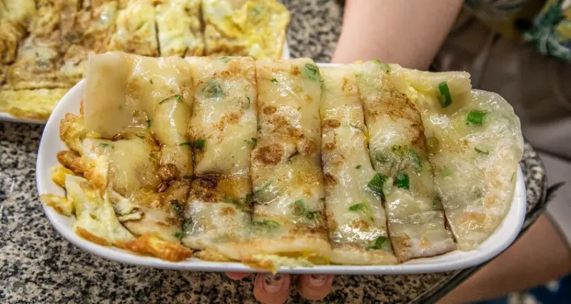 花蓮縣花蓮市中福早餐店｜外脆內Q古早味超大粉漿蛋餅，在地人激推低調人氣早餐店