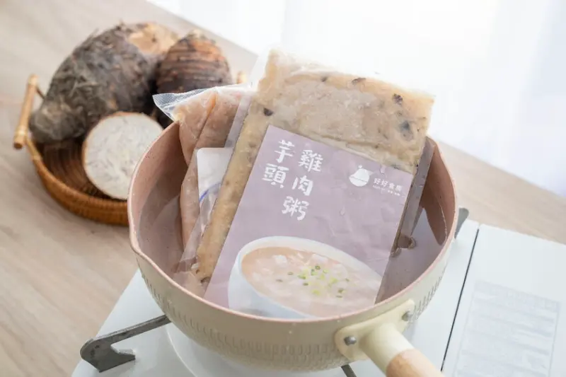 美味即食 好好食房｜家中的隱形主廚!吃的到芋頭丁的雞肉粥，真材實料的芋頭雞湯加熱就能美味上桌! · 算命的說我很愛吃