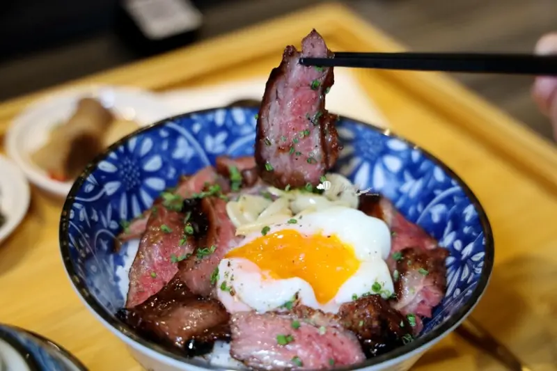 台北市中山區忠孝復興站 | YORUよる 現烤現切紐約客牛定食不用500元 連續三年榮獲米其林餐盤推薦