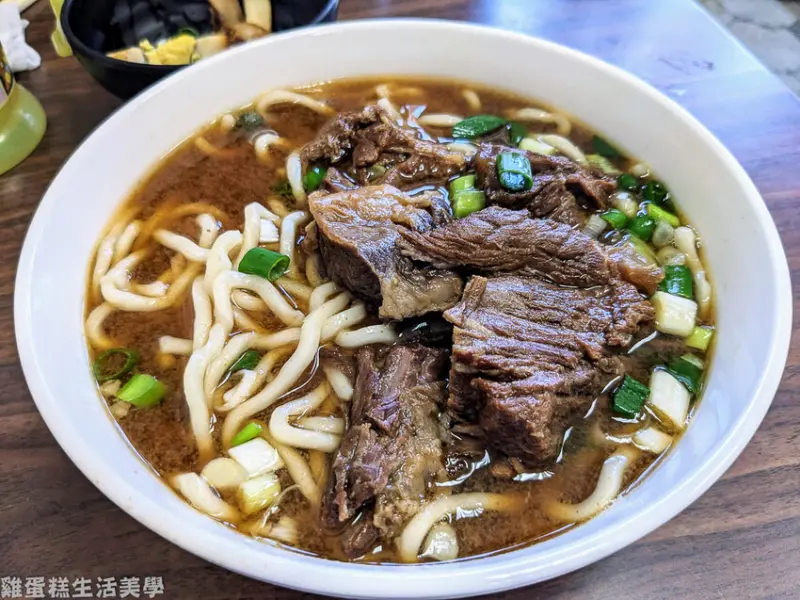 【金門食記】老爹牛肉麵 - 金門必吃牛肉麵清單，用餐時段生意超好