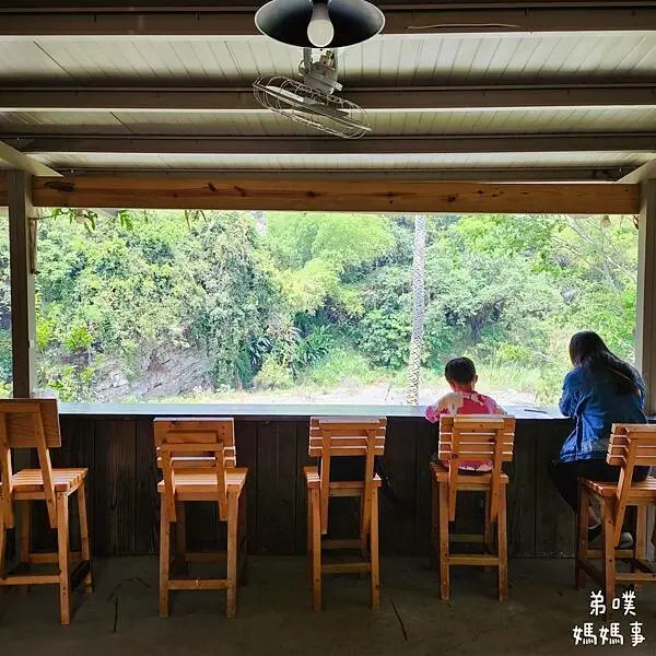 【南投‧國姓】南投糯米橋音樂水車景觀咖啡｜輕食鬆餅、吐司、咖啡飲品，另有馬告香腸在地美食，發呆放鬆聊
