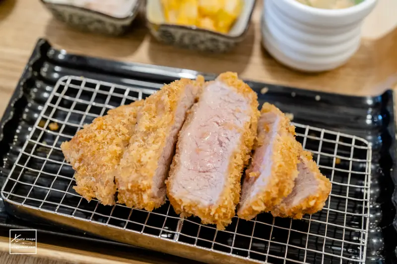 桃園｜中壢家樂福【品田牧場 / 中原店】米飯、高麗菜絲、湯與飲品無限享用 | 快門下的幸福