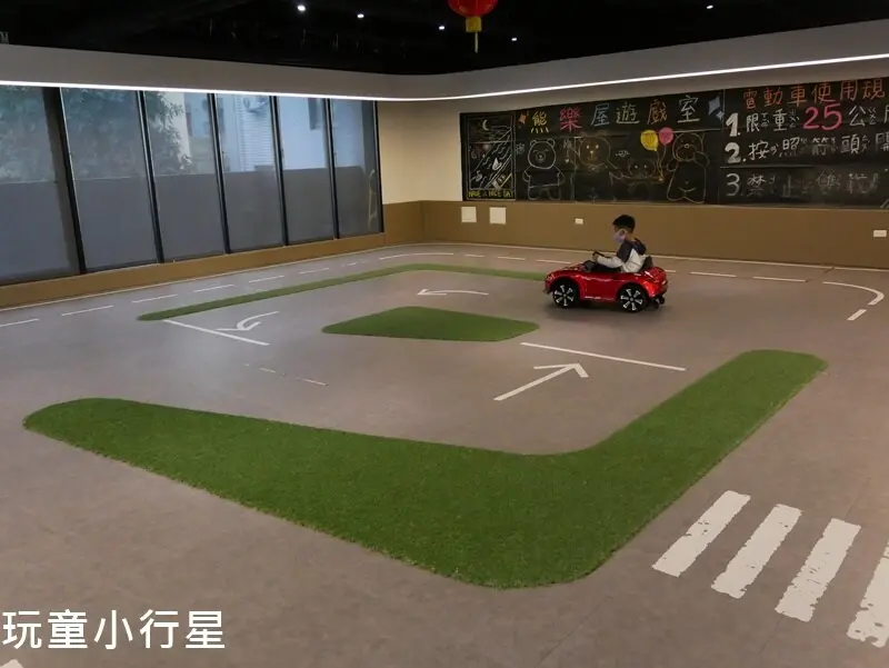 高雄住宿｜鈞怡大飯店，親子旅館，小朋友電動車遊戲場