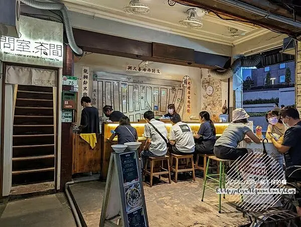 台北大同-[面線町] 近中山與雙連捷運站，新鮮海陸食材豐盛華麗，傳統麵線小吃浮誇升級，赤峰街轉角人氣美食街邊店