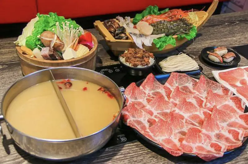 【中壢火鍋】上官木桶鍋～中壢店～雙人海鮮盤、葛瑪蘭黑豚梅花～美味高檔火鍋