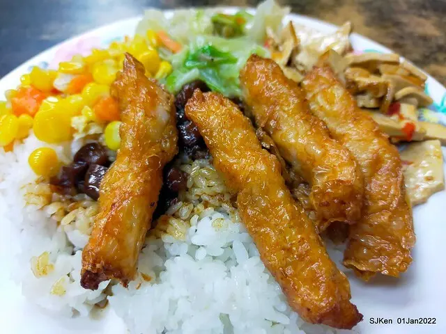 (石牌美食)「金仙魚丸店」(石牌店) --- 魯鴨蛋、蝦仁羹與蝦捲飯，傳統台灣小吃美味吃不膩! 