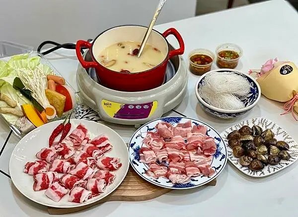 [台北美食] 肉多多火鍋(台北重慶南店) 最歡樂最大火鍋集團 樂多多集團 肉粉FUN暑假 肉多多半價 $399外帶餐