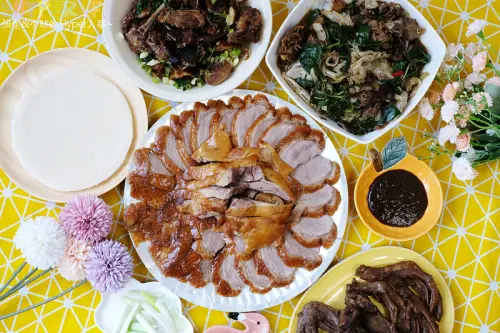 專賣櫻桃鴨脆皮烤鴨，一鴨三吃好過癮，醬爆炒鴨還能加高麗菜好夠味！