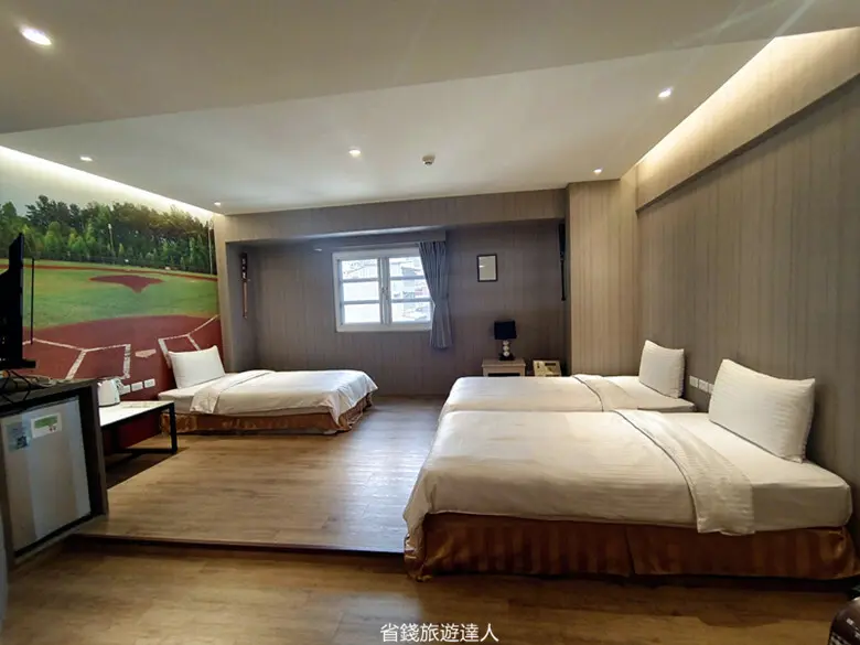 高雄市新興區高雄住宿推薦｜樂逸文旅六合夜市棒球館,近捷運站還附下午茶