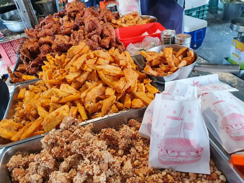 【新化老街】葉麥克中藥炸雞 每天只賣四小時｜超人氣排隊店 噴香中藥味一吃就難忘